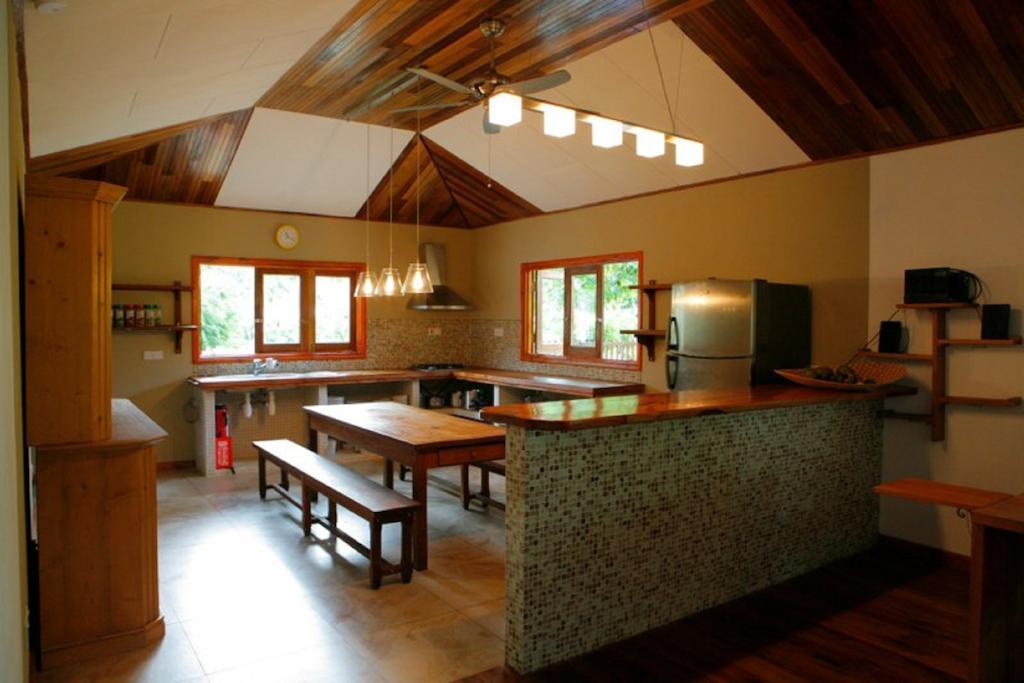 Jms Ventures Guesthouse - Private Pool 라디게 객실 사진